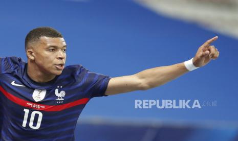 Kylian Mbappe dari Prancis merayakan setelah mencetak keunggulan 1-0 selama pertandingan sepak bola Persahabatan Internasional antara Prancis dan Wales di Nice, Prancis, 02 Juni 2021.