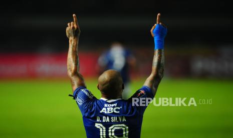 Striker Persib Bandung David Da Silva merayakan golnya pada laga penyisihan Grup C Piala Presiden antara Persib Bandung melawan Bali United di Stadion GBLA, Bandung, Ahad (12/6/2022). Laga berakhir imbang dengan skor 1-1.