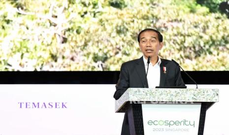 Presiden Joko Widodo (Jokowi) saat menjadi pembicara di Ecosperity Week 2023 yang diselenggarakan Temasek Foundation di Singapura, Rabu (7/6/2023). 