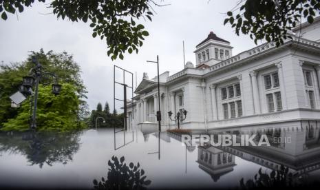 Suasana gedung Bank Indonesia Perwakilan Jawa Barat. Bank Indonesia melaporkan Posisi Investasi Internasional (PII) Indonesia pada kuartal III 2021 mencatat kewajiban neto yang meningkat. Pada akhir kuartal III 2021, PII Indonesia mencatat kewajiban neto 275,9 miliar dolar AS atau 24,1 persen dari PDB.