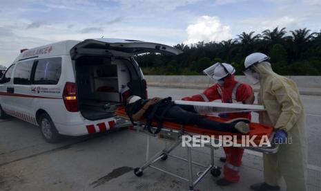 Ilustrasi kecelakaan. Sebuah mobil terlibat kecelakaan di Tol Cipali KM 112, Ahad (18/10) dini hari tadi. Mobil Toyota Alphard ini ditumpangi oleh putra sulung mantan Ketua Umum PAN Amien Rais, Hanafi Rais yang menjadi korban dalam kecelakaan tersebut.