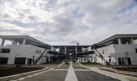 Suasana Kampus Universitas Islam Internasional Indonesia (UIII) di Depok, Jawa Barat, Jumat (4/3/2022). 