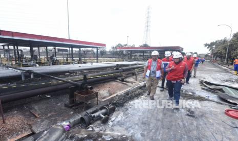 Erry Widiastono Direktur Logistik & Infrastruktur Pertamina Persero beserta jajaran mengunjungi langsung lokasi insiden di Terminal Bahan Bakar Plumpang, pada sabtu (4/3).