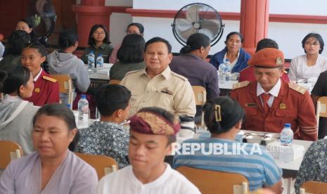 Makan Siang Bersama Siswa Sekolah Rakyat, Prabowo Sampaikan 