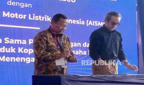 Guna penguatan UMKM dan pengembangan industri sepeda motor listrik lokal serta peningkatan TKDN, Kementerian Koperasi dan UKM berkolaborasi dengan SMESCO Indonesia, Asosiasi Industri Sepeda Motor Listrik (AISMOLI) dan Himpunan Peritel dan Penyewa Pusat Perbelanjaan Indonesia (HIPPINDO) menyelenggarakan Inabuyer EV Expo 2023, Rabu (29/11/2023).