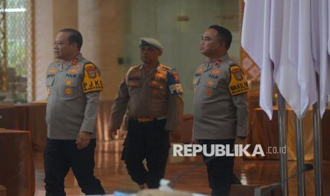Polda Metro Jaya Tetapkan Roy Suryo Cs Jadi Tersangka Kasus Ijazah Jokowi |Republika Online 15 087288900 1762493287 830 556