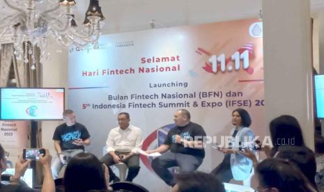 Aftech, AFSI, dan OJK meluncurkan Bulan Fintech Nasional dan Indonesia Fintech Summit & Expo (IFSE) 2023 di Jakarta, Jumat (10/11/2023).