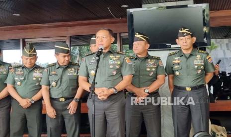 Panglima TNI terpilih Jenderal Agus Subiyanto menegaskan netralitas institusinya pada pemilihan umum (Pemilu) 2024 usai rapat paripurna ke-9 Masa Persidangan II Tahun Sidang 2023-2024, di Gedung Nusantara II, Kompleks Parlemen, Jakarta, Selasa (21/11/2023). 