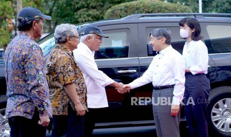 Menteri Pekerjaan Umum dan Perumahan Rakyat (PUPR), Basuki Hadimuljono menyambut kedatangan Kaisar Jepang Hironomiya Naruhito di Balai Teknik Sabo, Maguwoharjo, Sleman, Rabu (21/6/2023). 