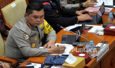 Kepala Badan Pemelihara Keamanan (Kabaharkam) Polri Komjen Pol Muhammad Fadil Imran mengikuti rapat kerja dengan Komisi III DPR di kompleks Parlemen, Senayan, Jakarta, Rabu (15/11/2023). Rapat tersebut membahas persiapan pengamanan dan penegakan hukum dalam rangka Pemilu 2024.