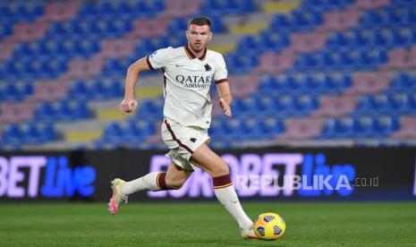 Penyerang AS Roma Edin Dzeko.