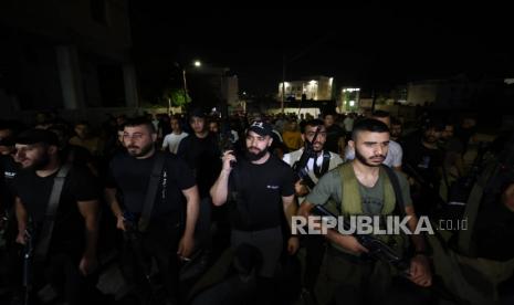 Palestinians militants protest against the killing of three militants in the West Bank city of Jenin, 21 June 2023. According to a tweet by the Israeli Defense Forces Spokesperson, An Israeli army drone launched an airstrike against a vehicle with three people inside who allegedly carried out several shooting attacks against settlements near Jenin. This is the first targeted Israeli strike in the West Bank since 2006.  