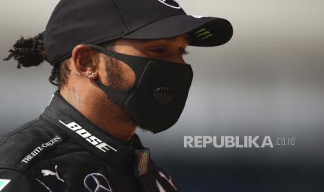 Lewis Hamilton membawa Mercedes ke puncak sesi latihan terakhir GP Spanyol.