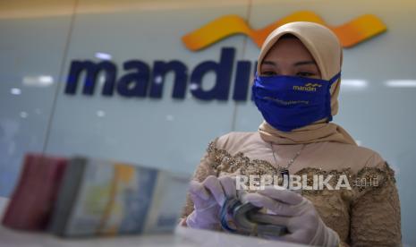 PT Bank Mandiri (Persero) Tbk mencatat pertumbuhan kredit konsolidasi sebesar 14,20 persen dari Rp 790,5 triliun pada Maret 2019 menjadi Rp 902,7 triliun pasa Maret 2020. 