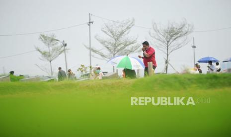 Ilustrasi ziarah kubur. Adzab kubur akan dihadapi mereka yang tidak beriman dan beramal saleh 