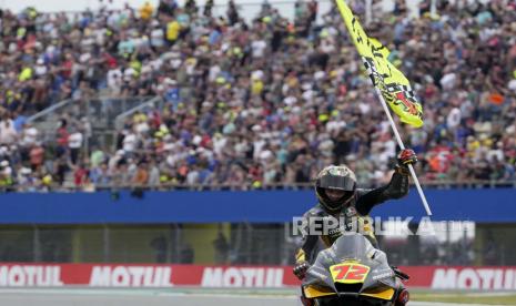 Pembalap Italia Marco Bezzecchi dari Mooney VR46 Racing Team.