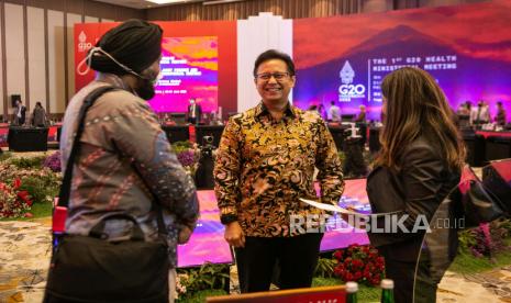 Menteri Kesehatan Budi Gunadi Sadikin (tengah) delegasi pertemuan Health Ministerial Meeting (HMM) G20 Indonesia di Sleman, DI Yogyakarta, Senin (20/6/2022). Pertemuan pertama pada sesi terakhir Health Ministerial Meeting (HMM) G20 tersebut membahas tentang penanganan Penyakit Tuberkulosis dan memperkuat konsep ‘one health’ untuk mitigasi pandemi di masa depan. UAE Hibahkan 10 Juta Dolar AS Bantu Entaskan Tuberkulosis di Indonesia