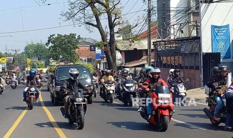 H-3 Lebaran 1445 Hijriah, arus mudik di jalan arteri Bandung ramai lancar dilintasi pemudik, Ahad (7/4/2024).  