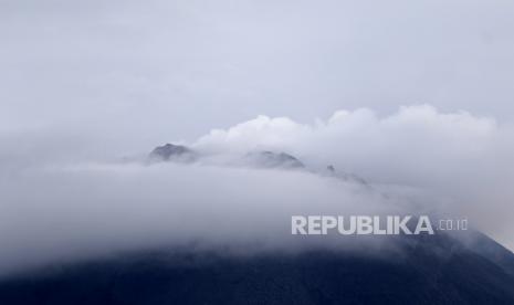 Puncak Gunung Merapi