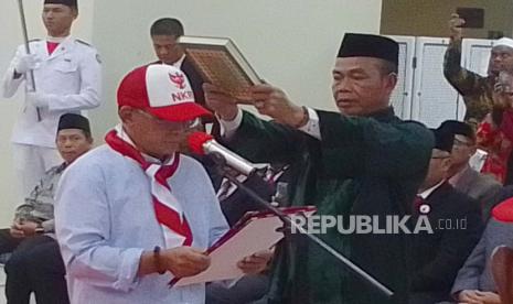 Sebanyak 121 orang pengikut NII melakukan pencabutan baiat sekaligus berikrar setia kembali kepada NKRI, di Aula Embarkasi Haji Indramayu, Rabu (16/8/2023) malam. 