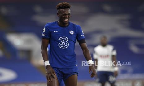 Tammy Abraham dari Chelsea meninggalkan lapangan karena cedera.