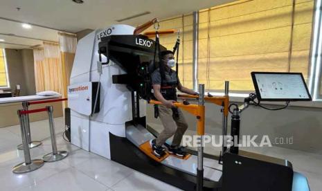 RS Grha Kedoya (RSGK) memperkenalkan dua robot yang membantu rehabilitasi pasien, Lexo (tubuh bagian bawah) dan Diego (tubuh bagian atas) dalam unit Advaced Medical Rehabilitation, Rabu (24/5/2023).