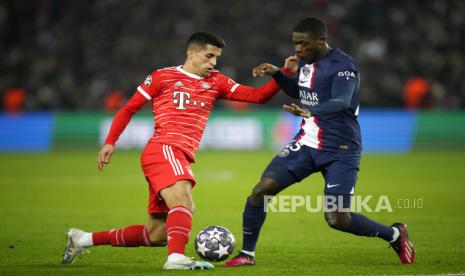 Pemain Bayern Muenchen Joao Cancelo (kiri). 