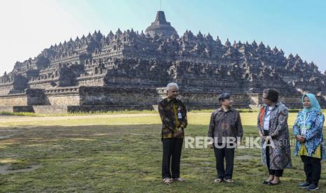 Candi Borobudur. Dirut Badan Pelaksana Otorita Borobudur diminta dapat menggaet 20 juta wisatawan.