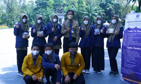 Berbagi Paket Sahur, Siswa Muhammadiyah Sambut Ramadhan - Suara Muhammadiyah