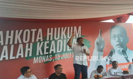 Mantan terpidana kasus korupsi proyek Hambalang berpidato di kawasan Monas, Jakarta Pusat, Sabtu (15/7/2023). Mantan Ketua Umum Partai Demokrat itu dulu berjanji akan digantung di Tugu Monas apabila terbukti terlibat kasus korupsi proyek Hambalang.