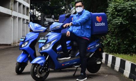 Kolaborasi Lazada dan Smoot Memperkenalkan #BlueVehicle untuk Armada Pengiriman Berbasis Listrik yang Praktis, Efisien, dan Ramah Lingkungan (Lazada)