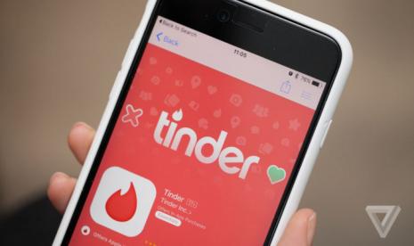 Cara dan Tips Aman Main Tinder, Catat!. (FOTO: Theverage)