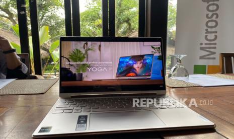 Lenovo Indonesia menghadirkan rangkaian laptop dengan fitur unggulan yang cocok untuk pelajar hingga pekerja. Selasa (7/2/2023). 