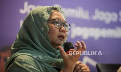 Gusdurian founder Alissa Wahid delivers a presentation during the launch of Jagapemilu.com website in Jakarta, Friday (5/1/2024). Jaga Valtion launched the Jagapemilu.com page, which is a reporting platform for volunteer election monitors and citizens regarding violations or visual capture of the C-Results form, i.e. the results of counting votes at Polling Stations (polling stations).