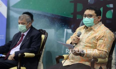 Ketua Badan Kerja Sama Antar Parlemen (BKSAP) DPR Fadli Zon bersama Duta Besar Palestina untuk Indonesia Zuhair Al Shun (kiri) di kompleks Parlemen, Senayan, Jakarta Pusat.