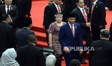 Presiden Joko Widodo bersama Ketua DPR Puan Maharani usai sidang Paripurna DPR pembukaan masa persidangan I DPR tahun sidang 2023-2024 di Gedung Nusantara, Kompleks Parlemen, Senayan, Jakarta, Rabu (16/8/2023). Adapun agenda sidang paripurna tersebut yaitu Pidato Ketua DPR dalam rangka pembukaan masa persidangan I tahun sidang 2023-2024 dan Pidato Presiden pada penyampaian keterangan pemerintah atas Rancangan Undang-Undang tentang APBN tahun anggaran 2024 beserta nota keuangannya dan dokumen pendukungnya. 