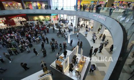 Suasana Summarecon Mall Bandung (SUMMABA) usai pembukaan, Kamis (18/1/2024). SUMMABA hadir sebagai family mall terbaru dengan menghadirkan beragam produk unggulan mulai dari fashion, food & beverages, experience, lifestyle, entertainment, services dan berbagai produk lainnya. Selain untuk melengkapi fasilitas Summarecon Bandung, hadirnya SUMMABA diharapkan akan memberikan dampak pertumbuhan ekonomi terhadap Kota Bandung.