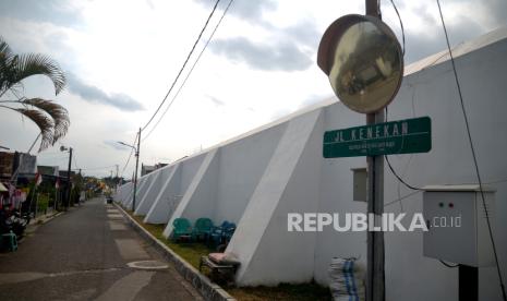 Bangunan benteng hasil revitalisasi Benteng Baluwarti Keraton Yogyakarta tahap pertama yang sudah jadi, Yogyakarta, Selasa (22/8/2023). Pembangunan benteng Keraton Yogyakarta sisi Timur ini merupakan proyek revitalisasi Benteng Baluwarti Keraton Yogyakarta dengan tujuan mengembalikan ke bentuk semula. Proyek revitalisasi benteng sisi Timur ini merupakan tahap kedua yang dimulai Pojok Beteng Utara Timur menuju Plengkung Madyasura. Sedangkan untuk revitalisasi tahap pertama mulai dari Plengkung Tarunasura hingga Pojok Beteng Utara Timur Keraton Yogyakarta.