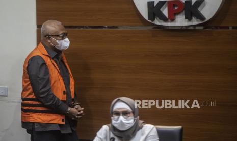 Wakil Ketua Komisi Pemberantasan Korupsi (KPK) Lili Pintauli Siregar (kanan) sudah mengajukan surat pengunduran diri dari KPK kepada Presiden Joko Widodo. (ilustrasi)