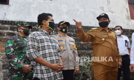 Wali Kota Madiun Maidi (kedua kanan) mengatakan, seluruh OPD di lingkungan Pemkot Madiun wajib mengikuti rapid test. Hal ini sebagai upaya melacak jejak dan mencegah penyebaran COVID-19.