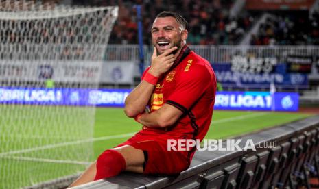 Pesepak bola Persija Jakarta Marco Simic melakukan selebrasi setelah mengalahkan Persik Kediri saat pertandingan BRI Liga 1 di Stadion Pakansari, Kabupaten Bogor, Jawa Barat, Ahad (1/12/2024). Persija Jakarta menang dengan skor 2-0. Gol Persija dicetak Gustavo Almeida menit ke-9 dan Marco Simic di menit ke-13. 