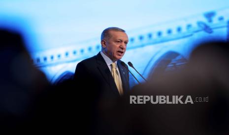 Presiden Turki, Recep Tayyip Erdogan mengatakan, Perdana Menteri Israel Benjamin Netanyahu menggunakan kampanye militer di Gaza melawan Hamas untuk memperpanjang kehidupan politiknya.