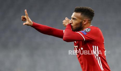 Corentin Tolisso dari Bayern Munich merayakan setelah mencetak gol ketiga timnya selama pertandingan sepak bola Grup A Liga Champions antara Bayern Munich dan Atletico Madrid di Allianz Arena di Munich, Jerman, Rabu, 21 Oktober 2020. 