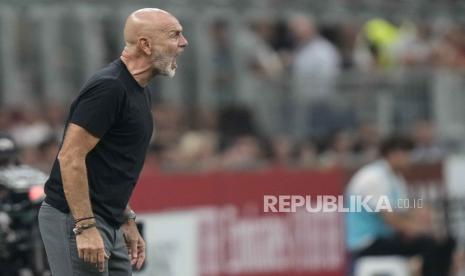 Pelatih AC Milan Stefano Pioli. Milan dikabarkan mulai ingin mengganti Pioli. 