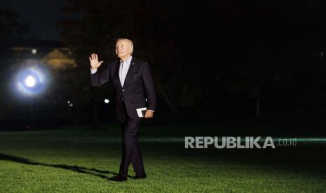  Presiden AS Joe Biden melambai kepada Ibu Negara.