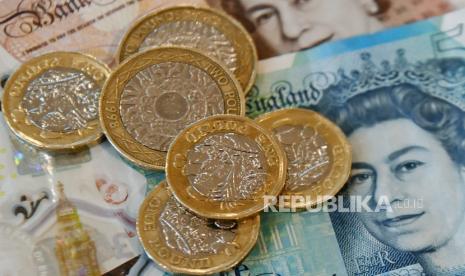 Poundsterling Inggris terlihat di London, Inggris, 16 Februari 2021. 