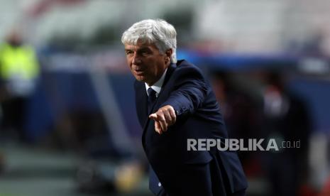  Pelatih kepala Atalanta Gian Piero Gasperini bereaksi selama pertandingan sepak bola perempat final Liga Champions UEFA antara Atalanta dan Paris Saint-Germain di Lisbon, Portugal 12 Agustus 2020.