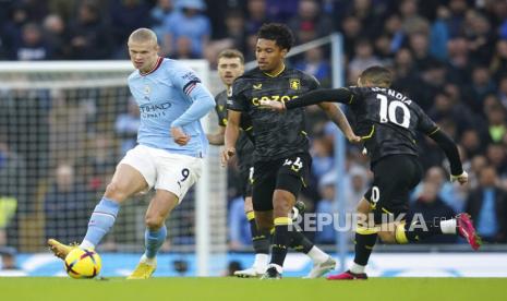 Pemain Aston Villa Boubacar Kamara (tengah) dipanggil ke timnas Prancis.