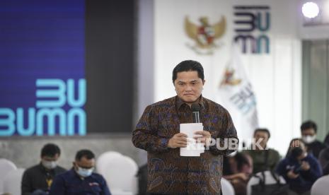 Menteri Badan Usaha Milik Negara (BUMN) Erick Thohir. Berdiri di hadapan Wakil Ketua Komisi Pemberantasan Korupsi (KPK) Pahala Nainggolan dan 41 direksi lembaga dana pensiun di lingkungan BUMN, Menteri BUMN Erick Thohir berbicara tegas.