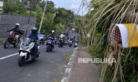 Para biker penting melakukan cek kondisi kendaraan dan fisik sebelum touring. Ilustrasi touring